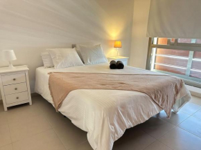 Tranquilo y cerca del mar con parking privado